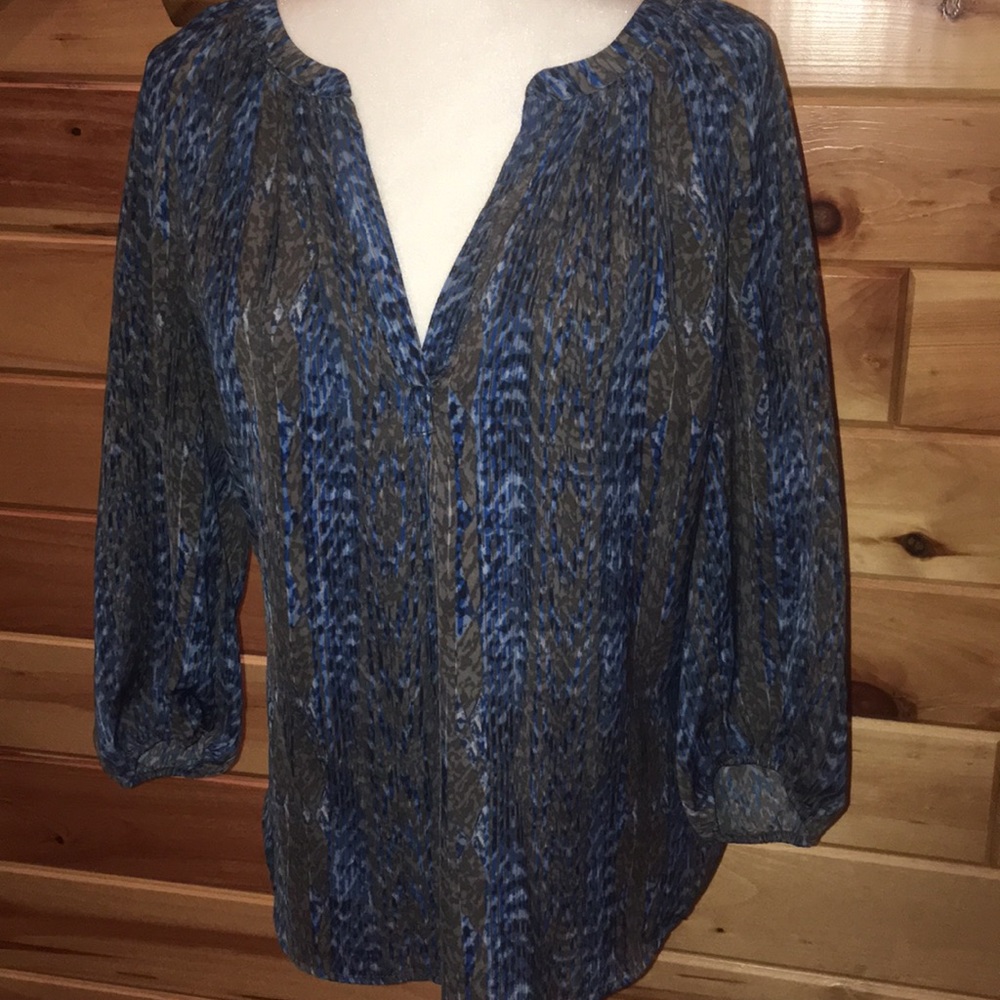 Pullover v-neck 3/4 sleeve blouse